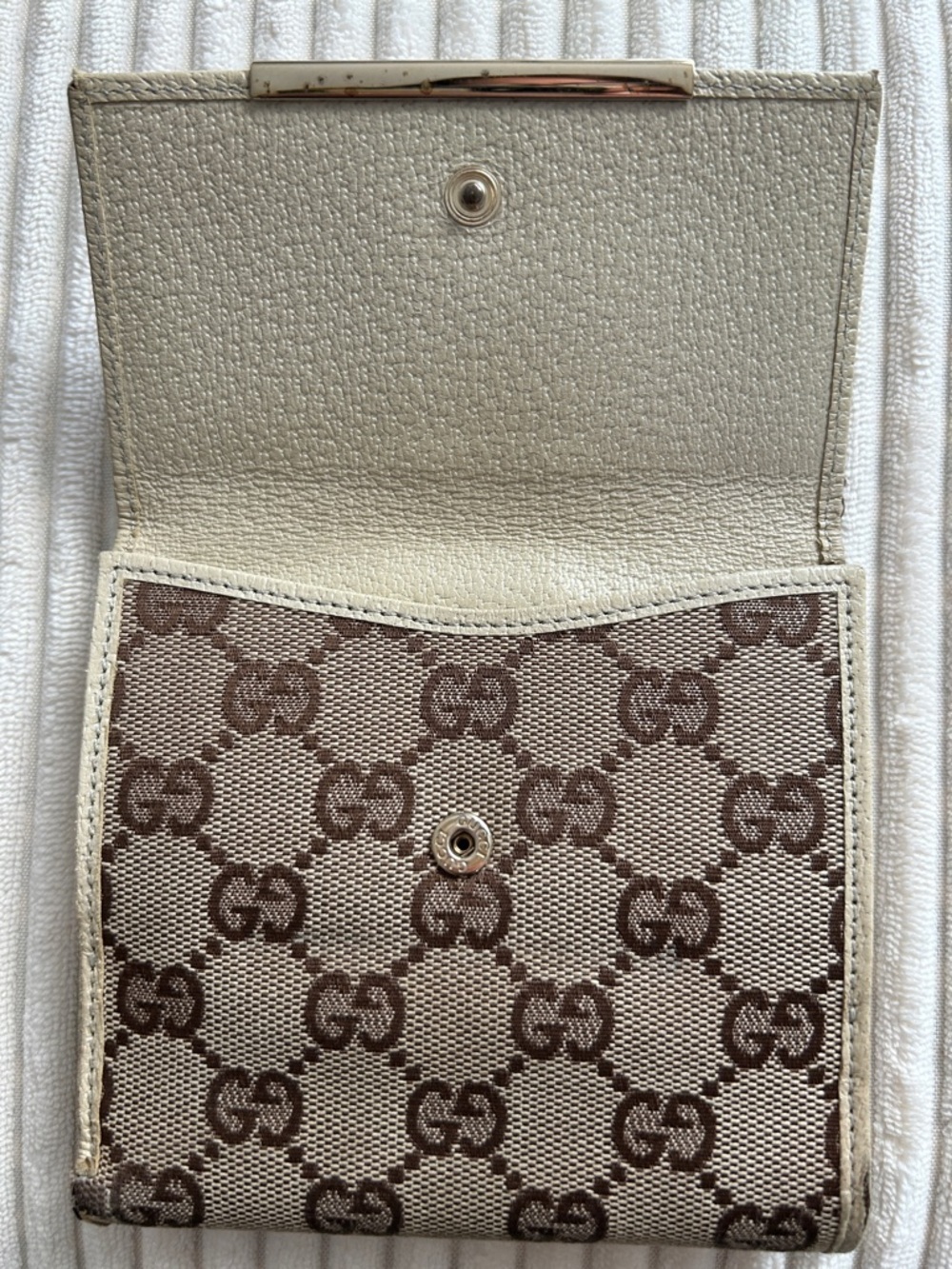 7008. Authentic Gucci Beige & Brown MonoCompact Wallet w/Gold Hardware. - Picture 4 of 11